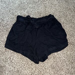 🎆 NWOT Black Ruffle Shorts w/ Belt & Back Pockets
